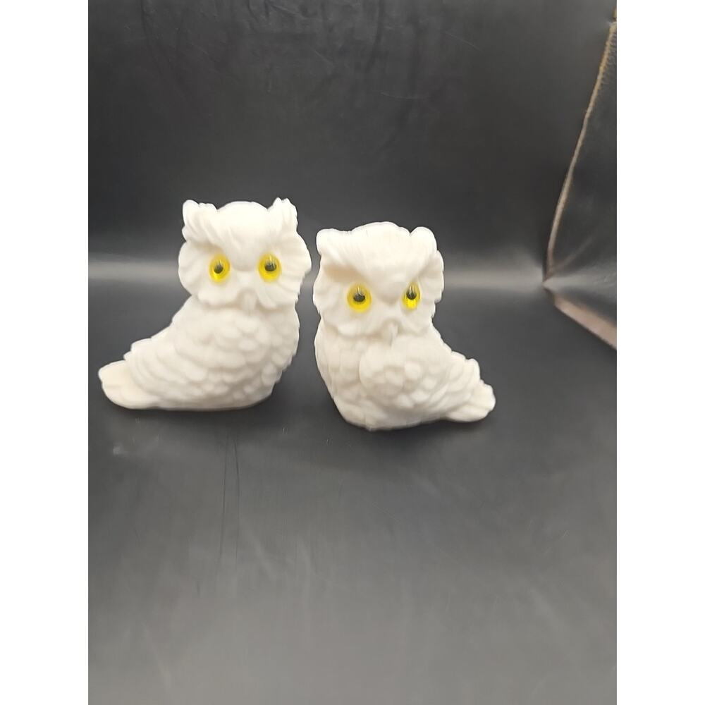 Pair of Snow Owl Figurines‎ Sitting Alabaster Yellow Eyes, Italy